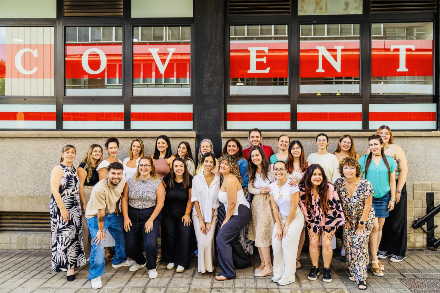 El equipo de Covent College al completo en el exterior