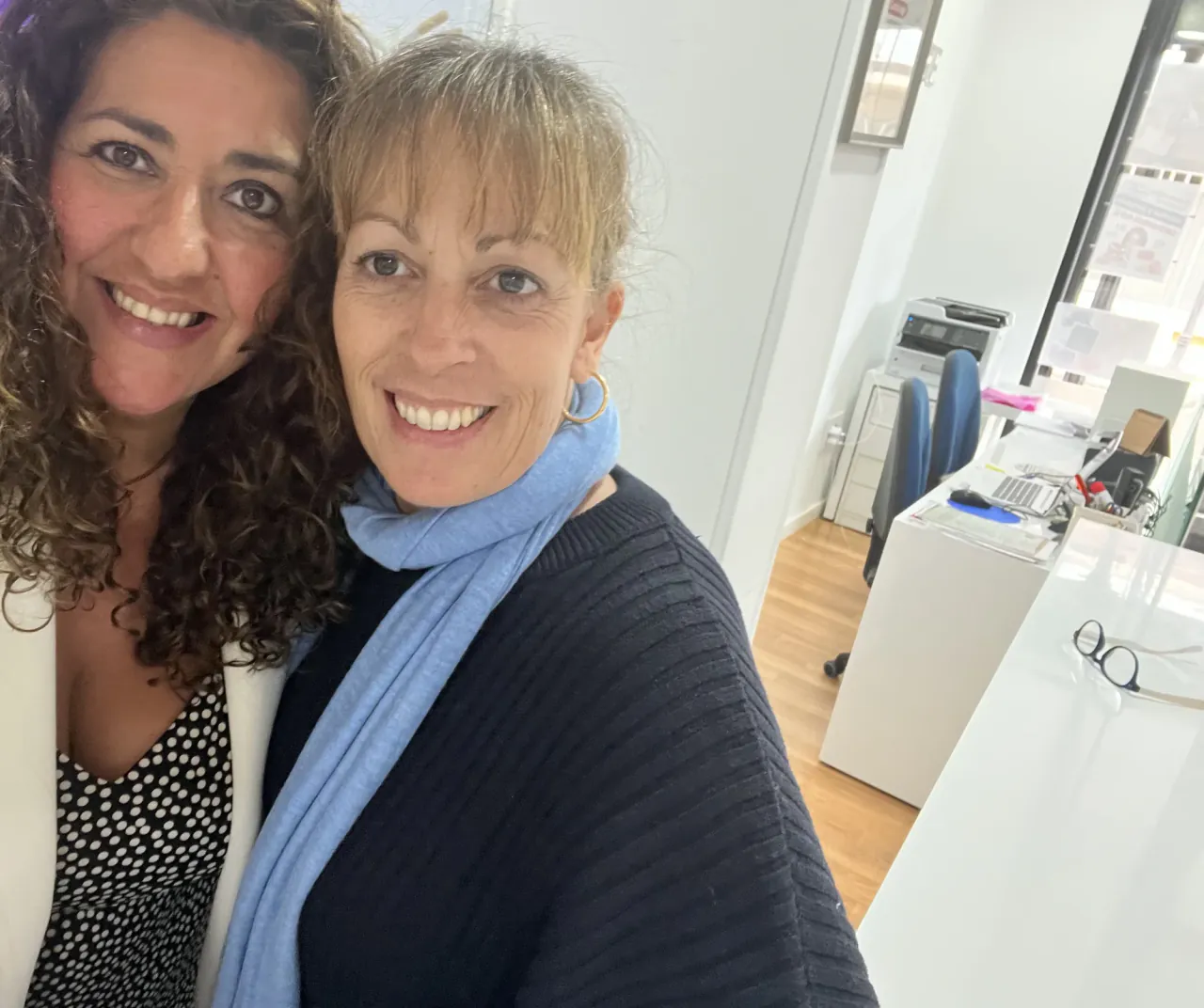 Dos integrantes del equipo de Covent College