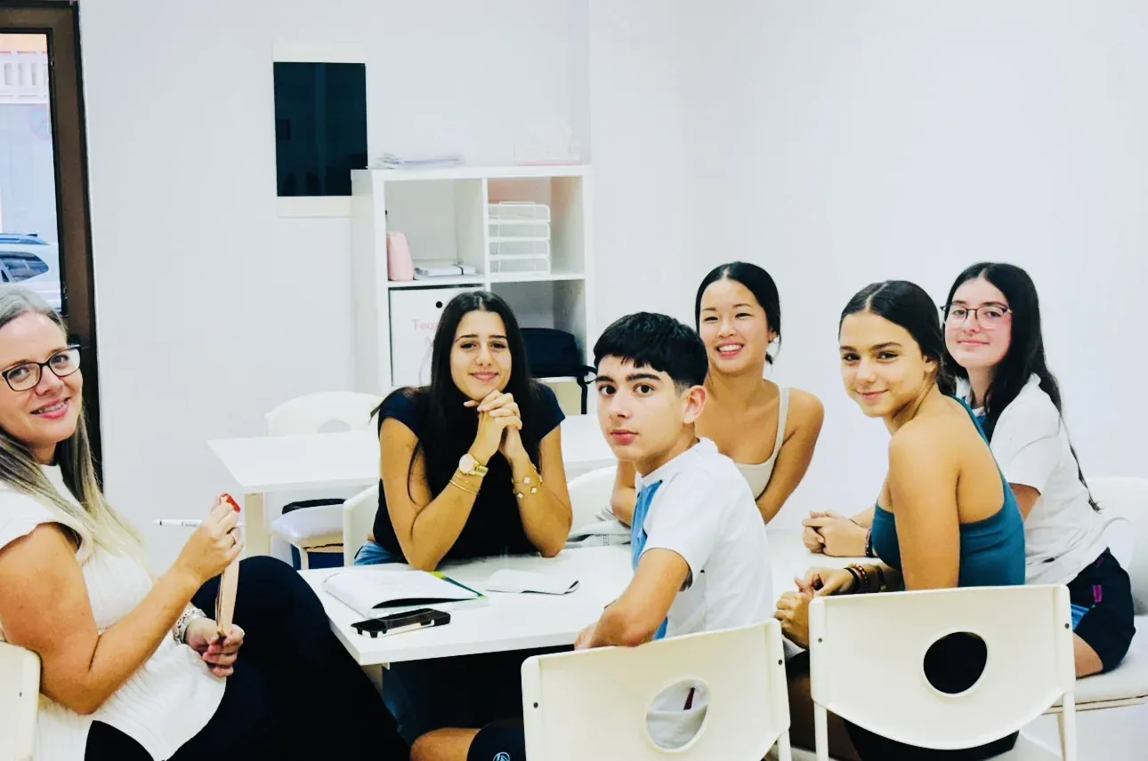 Grupo de alumnos de ESO y Bachillerato en el aula