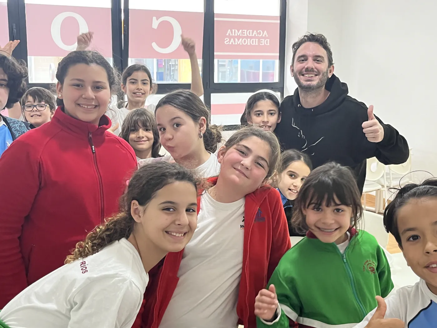 Group of primary pupils with their teacher